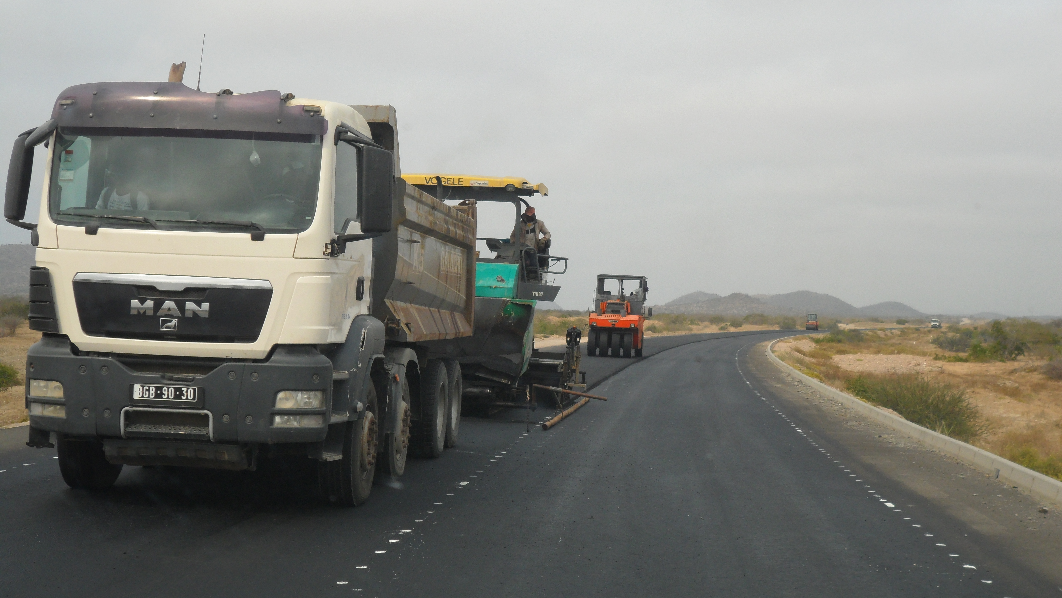 Troço de autoestrada recém-pavimentado